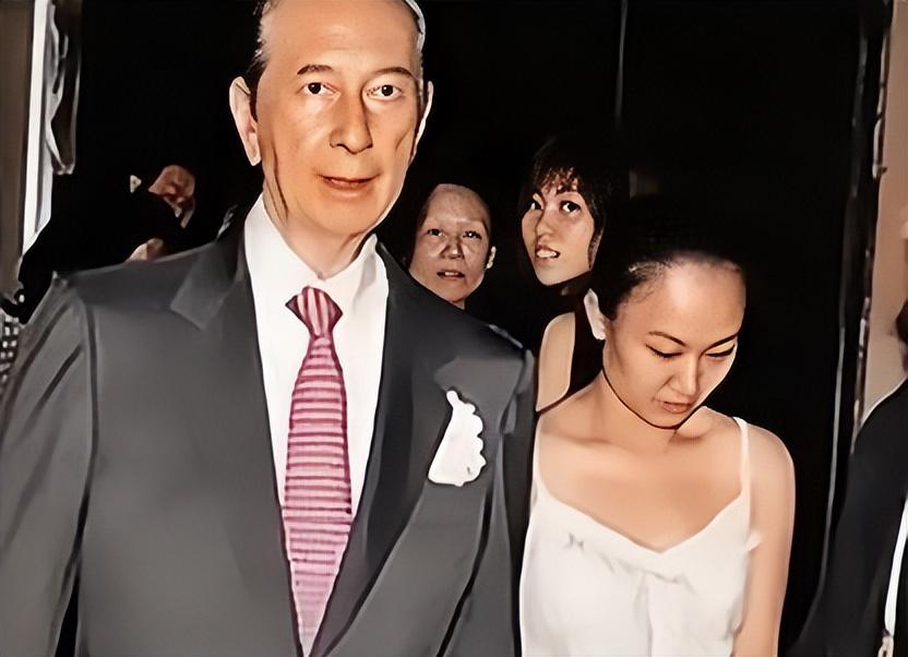 看护郑咏诗：无缘赌王“五太”，携亿万身家倒追嫁初恋，精明？