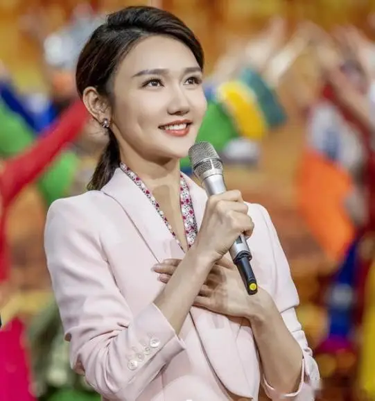 11个美女，是央视各频道的“当家花旦”，“六公主”尤其性感