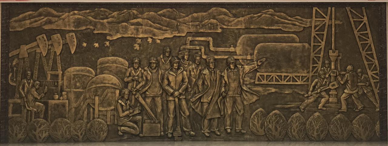 “追寻初心光辉印记”系列报道 镌刻在中华世纪坛的功勋——河南油田人石油精神探寻