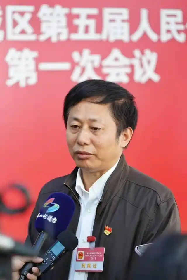 区教育局局长曾雄锋：五年内公办学校在校生占比要超95%｜禅城两会