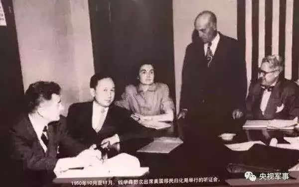 面对美国人的威胁，他回答：我必将效忠中国人民！