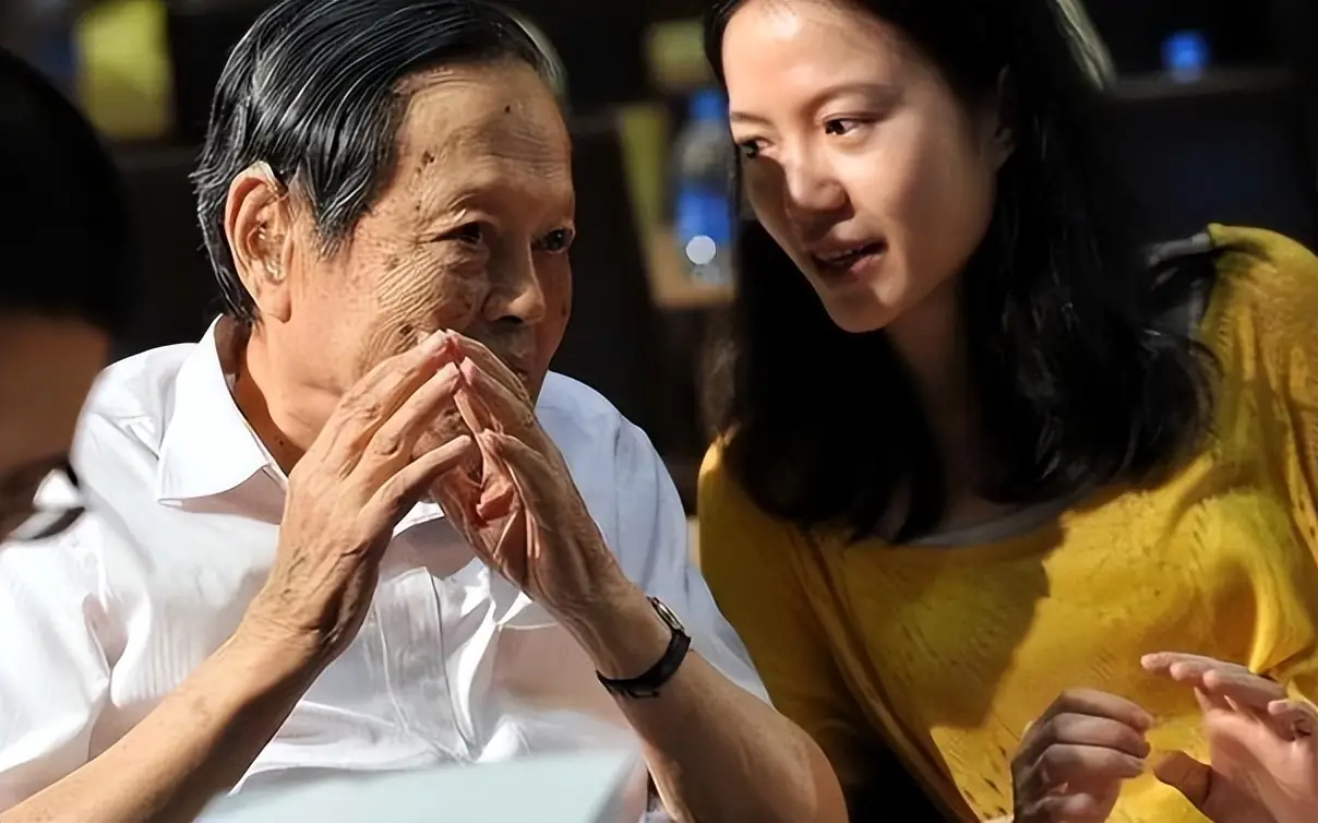 杨振宁的“长寿秘诀”：最核心的并不是多运动、喝水，而是这4点