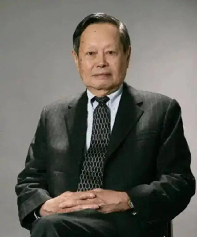 演都不演了！杨振宁去世仅5天，恶心的事情发生了，结局大快人心