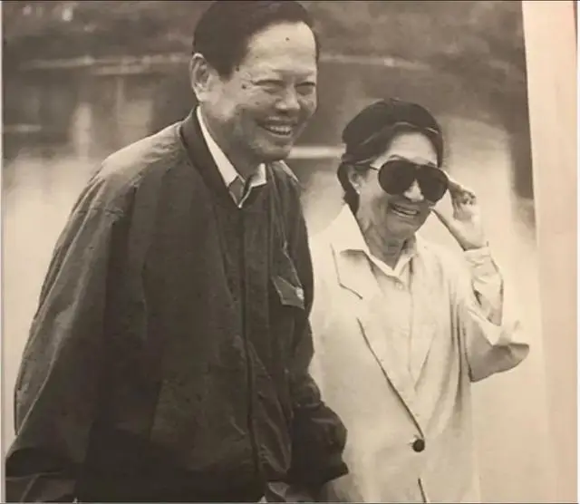 演都不演了！杨振宁去世仅5天，恶心的事情发生了，结局大快人心