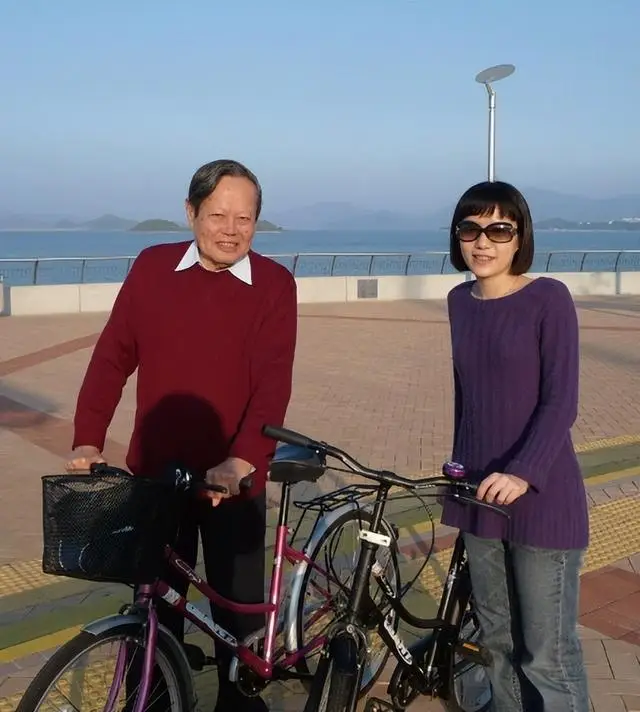 演都不演了！杨振宁去世仅5天，恶心的事情发生了，结局大快人心