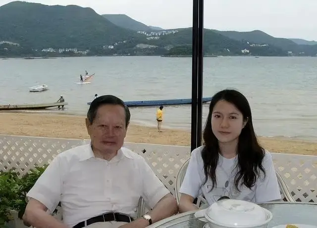 演都不演了！杨振宁去世仅5天，恶心的事情发生了，结局大快人心