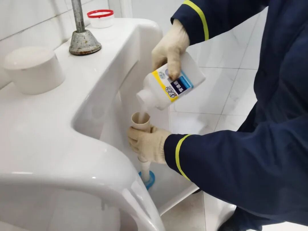 长宁环卫职工发明的疏通利器“火”了~