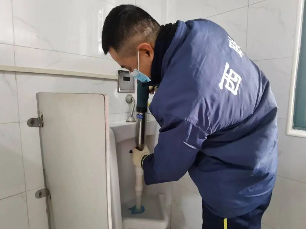 长宁环卫职工发明的疏通利器“火”了~