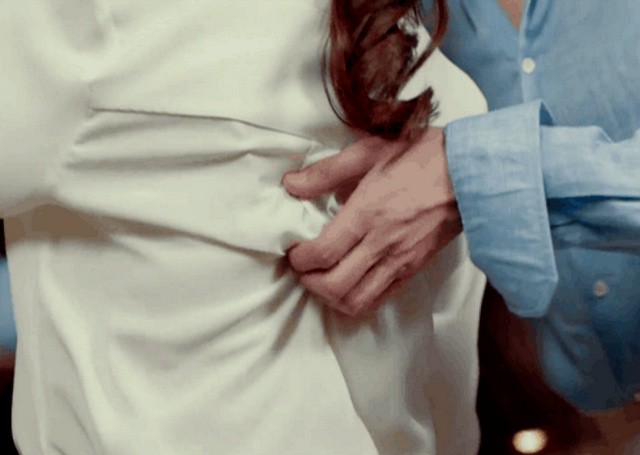 内娱的明星有多离谱，强吻袭胸掀衣服，“假戏真做”太可怕