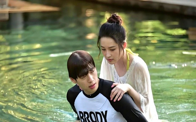 内娱的明星有多离谱，强吻袭胸掀衣服，“假戏真做”太可怕