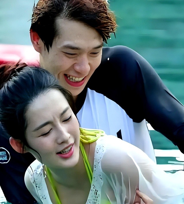 内娱的明星有多离谱，强吻袭胸掀衣服，“假戏真做”太可怕