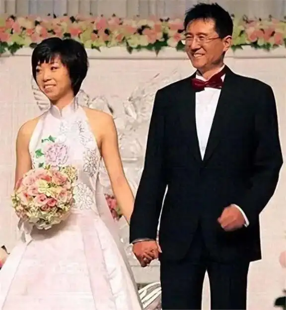 富商徐威：与袁立同居12年，分手后转身娶小20岁的世界冠军张怡宁