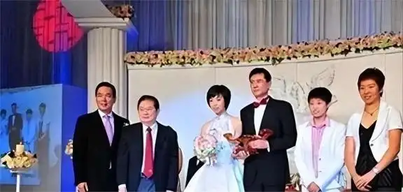 富商徐威：与袁立同居12年，分手后转身娶小20岁的世界冠军张怡宁