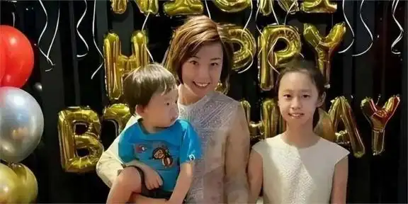 富商徐威：与袁立同居12年，分手后转身娶小20岁的世界冠军张怡宁