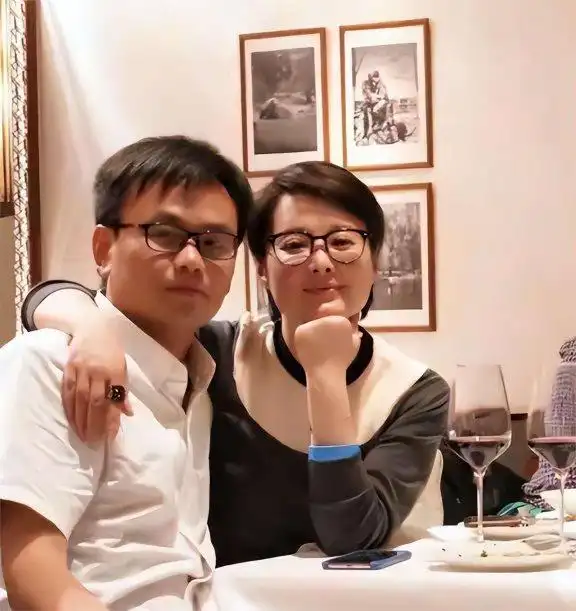 富商徐威：与袁立同居12年，分手后转身娶小20岁的世界冠军张怡宁