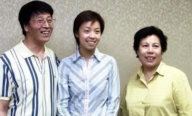 身价300亿富商徐威,宠袁立12年,缘何转身娶奥运冠军张怡宁?