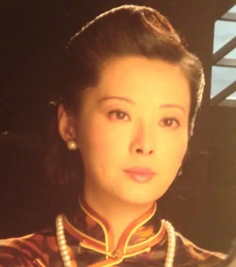 身价300亿富商徐威,宠袁立12年,缘何转身娶奥运冠军张怡宁?