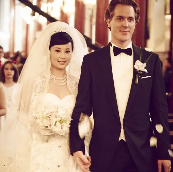 身价300亿富商徐威,宠袁立12年,缘何转身娶奥运冠军张怡宁?