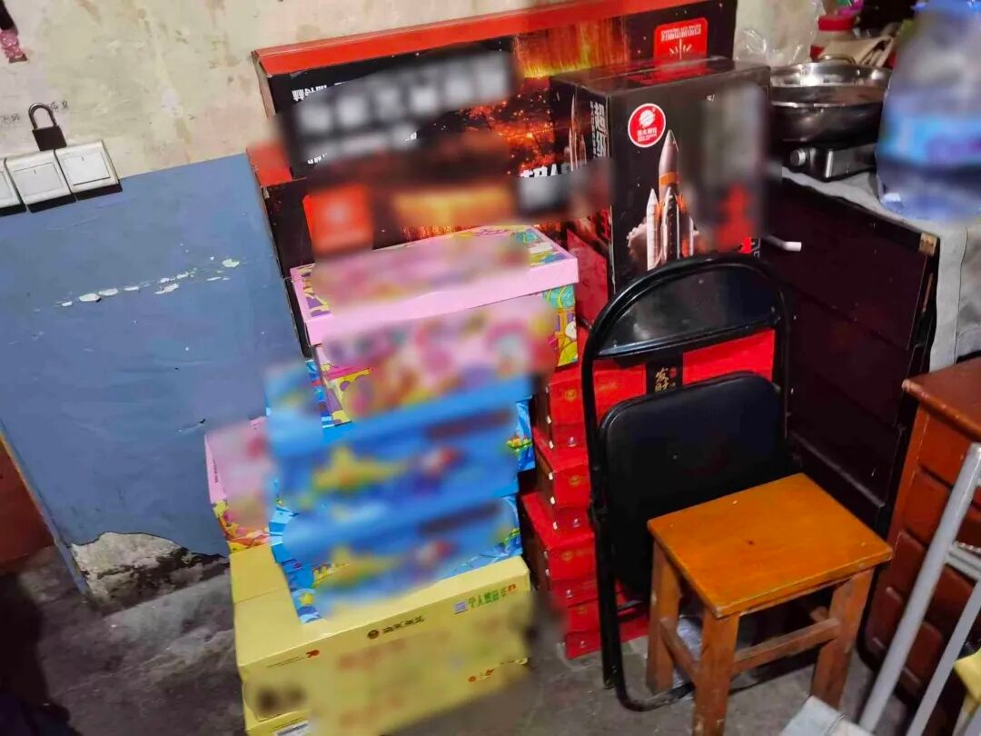 上午存，下午就被抓！公安机关持续严查涉烟花爆竹违法犯罪行为