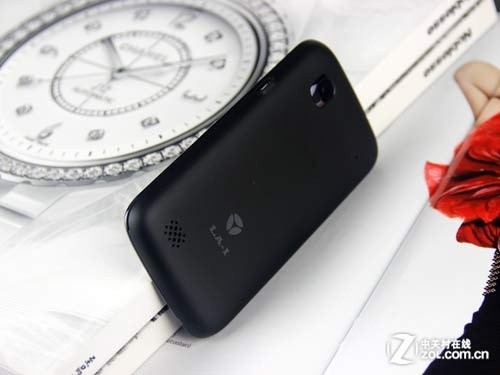 价格"大杀器" 699元双核小辣椒手机评测