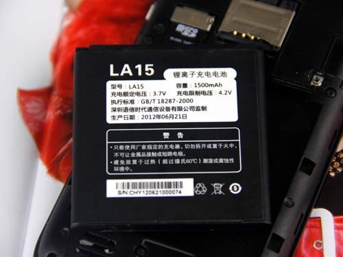 价格"大杀器" 699元双核小辣椒手机评测