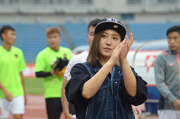 中超球队多了位美女老板，这个时尚圈设计师怎么成了足球人