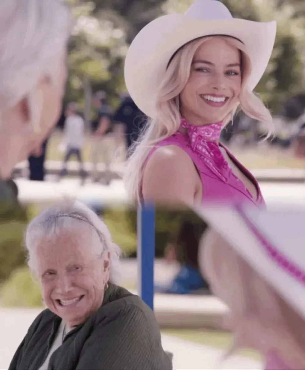 《芭比》：一部写给成年人的暗黑童话