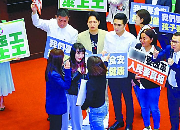 【环时台湾观察】打架斗殴,台湾“立法院”的“名场面”