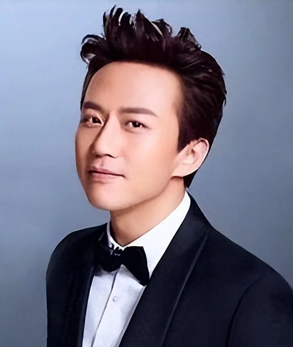 叛逆影帝邓超：抛弃女明星恋车晓，偷吃江一燕被孙俪8000万摆平