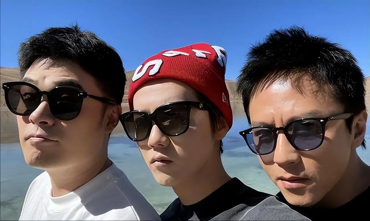 叛逆影帝邓超：抛弃女明星恋车晓，偷吃江一燕被孙俪8000万摆平