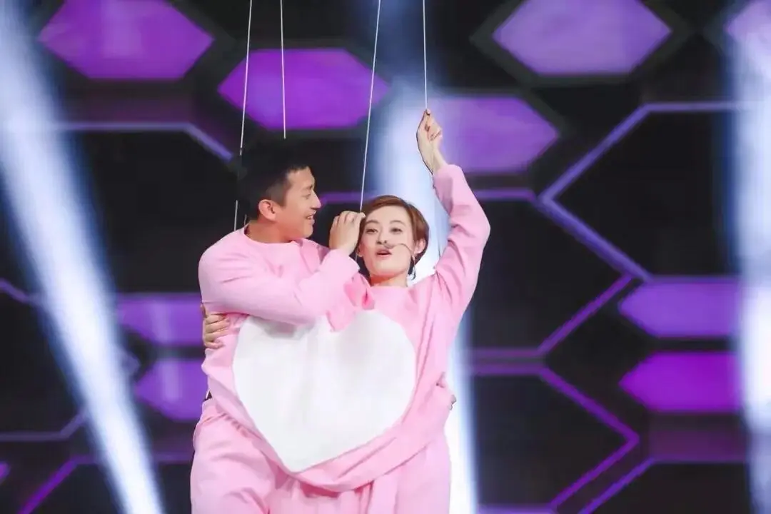 叛逆影帝邓超：抛弃女明星恋车晓，偷吃江一燕被孙俪8000万摆平