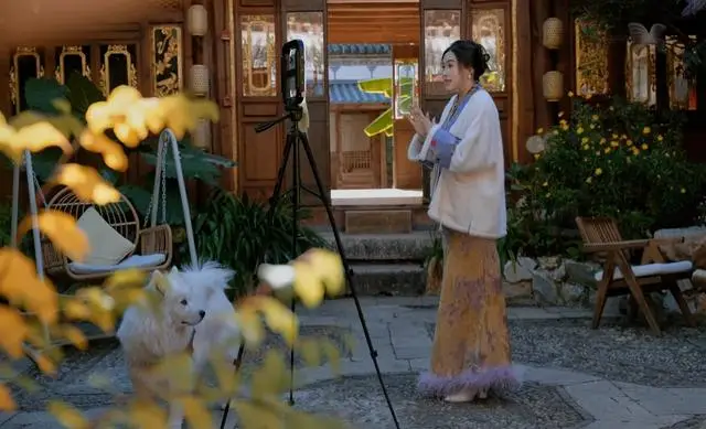 89万粉丝追随的丽江民宿老板娘，靠抖音“慢直播”月销300万