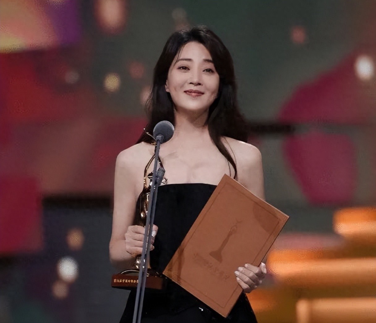 43岁的殷桃，终于得救了