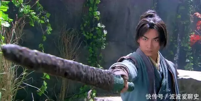 郭靖战死时,杨过没去救他,另一位大侠却去了,还带走了九阴真经