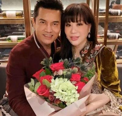 有一次，吕良伟父亲大骂：“你老婆周海媚天天睡到12点，这么懒的女