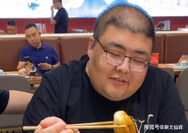 29岁网红泡泡龙去世!专业网友称其面部发黑,肝脏早已不堪重负