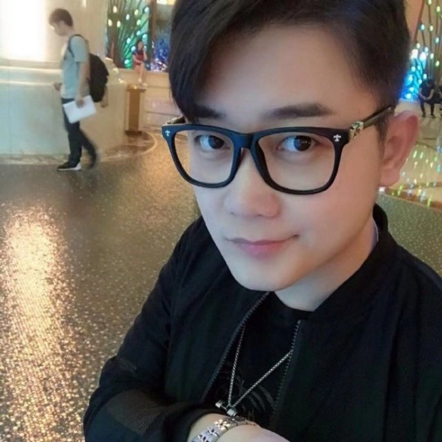 网红泡泡龙去世,红雨老师被质疑推卸责任,悄悄删除差评拉黑网友