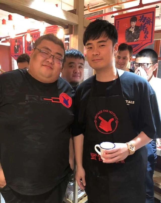 泡泡龙离世，红雨团队难辞其咎，曾吃自助餐吃到吐，体重严重超标