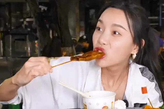 “泡泡龙悲剧”再上演？千万网红小贝近况曝光，皮肤无光泽发量少