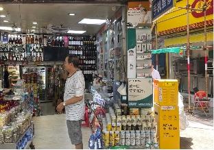 电子烟线下门店逼近未成年人，销售点离学校仅有马路之隔