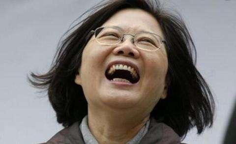 蔡英文首度表态争连任 岛内大喊：台湾完蛋了！