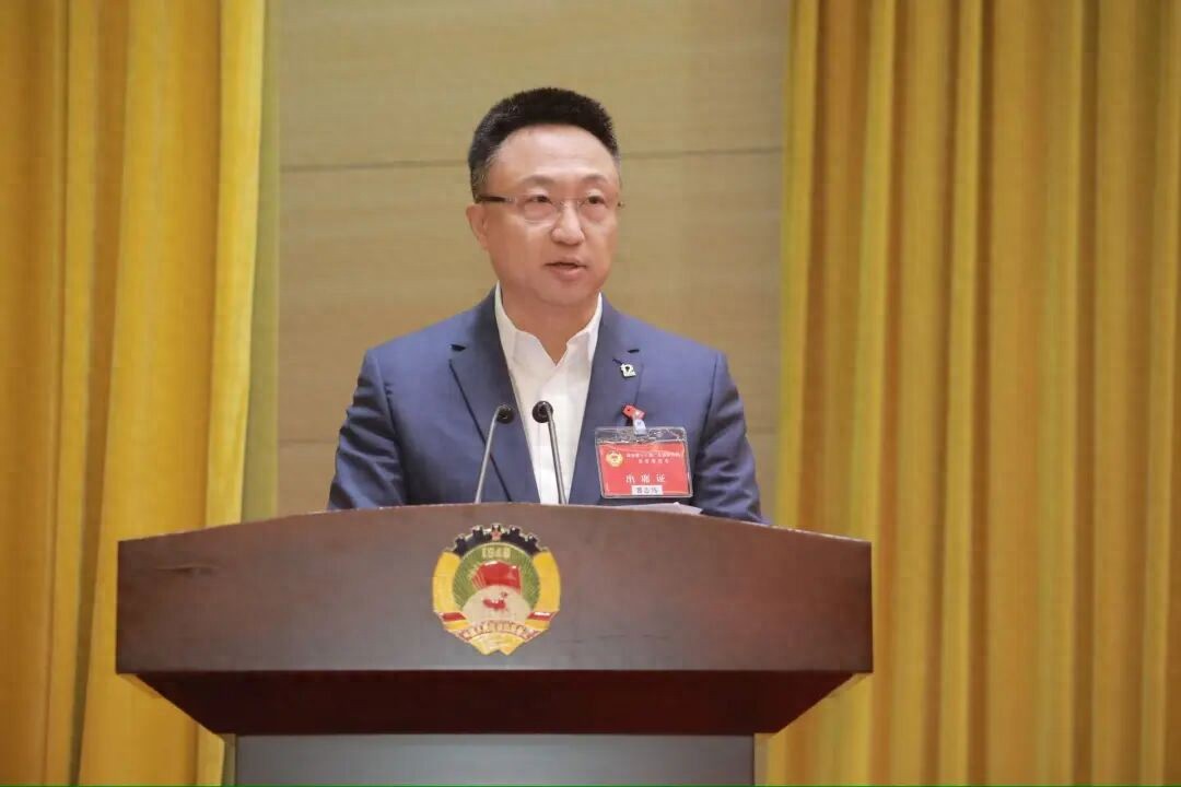 曹志伟在省政协常委会闭幕式代表小组发言