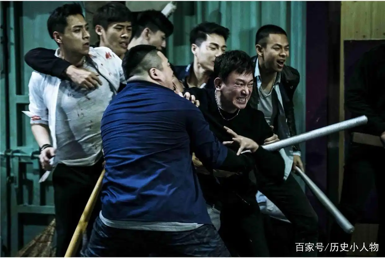 新义安“牙带强”,为人猖狂嚣张跋扈,与“尖东霸王”是铁哥们