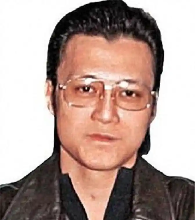 尖东恶霸李泰龙一生呼风唤雨，41岁当街血染鲜血淋漓惨遭残忍砍杀