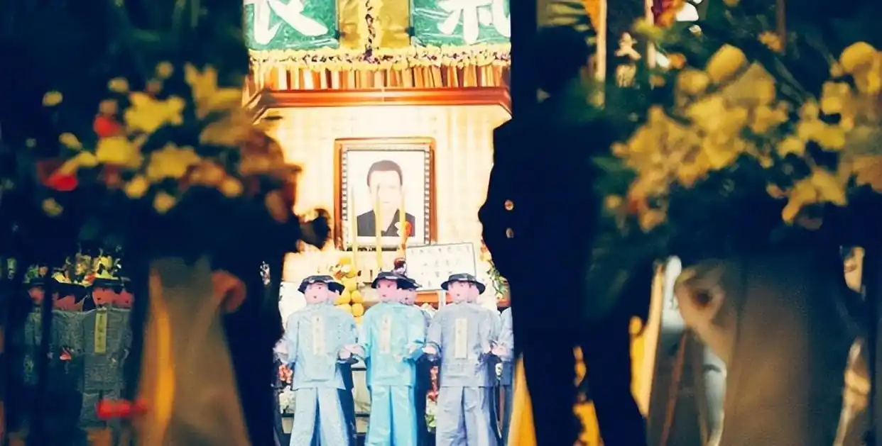 尖东恶霸李泰龙一生呼风唤雨,41岁当街血染鲜血淋漓惨遭残忍砍杀