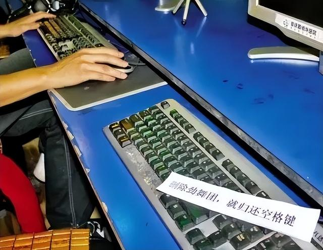 熬死了一个又一个的续作后，今年17岁的《劲舞团》，“被”关服了