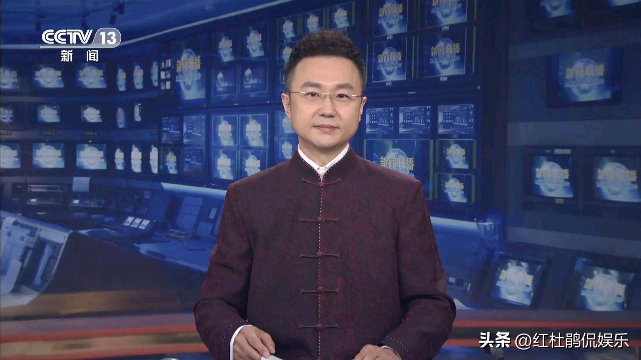 央视新闻主播位次调整，康辉稳居联播组首位，劳春燕成评论部门面