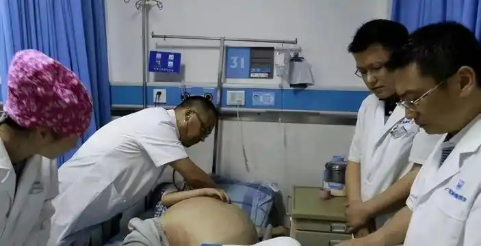 12岁山东男孩遭工友恶作剧，高压泵灌气致五脏重创！