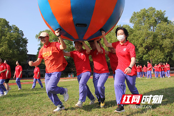 株洲市九方中学开展高三心理减压团体拓展活动