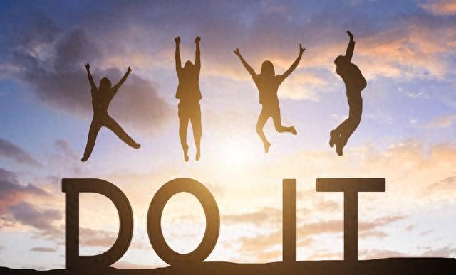 你是不是也有过这种时刻:朋友顺利转岗、同学副业起飞、同事求婚成功,而你刷着手机、心里堵得慌,忍不住问一句——凭什么?